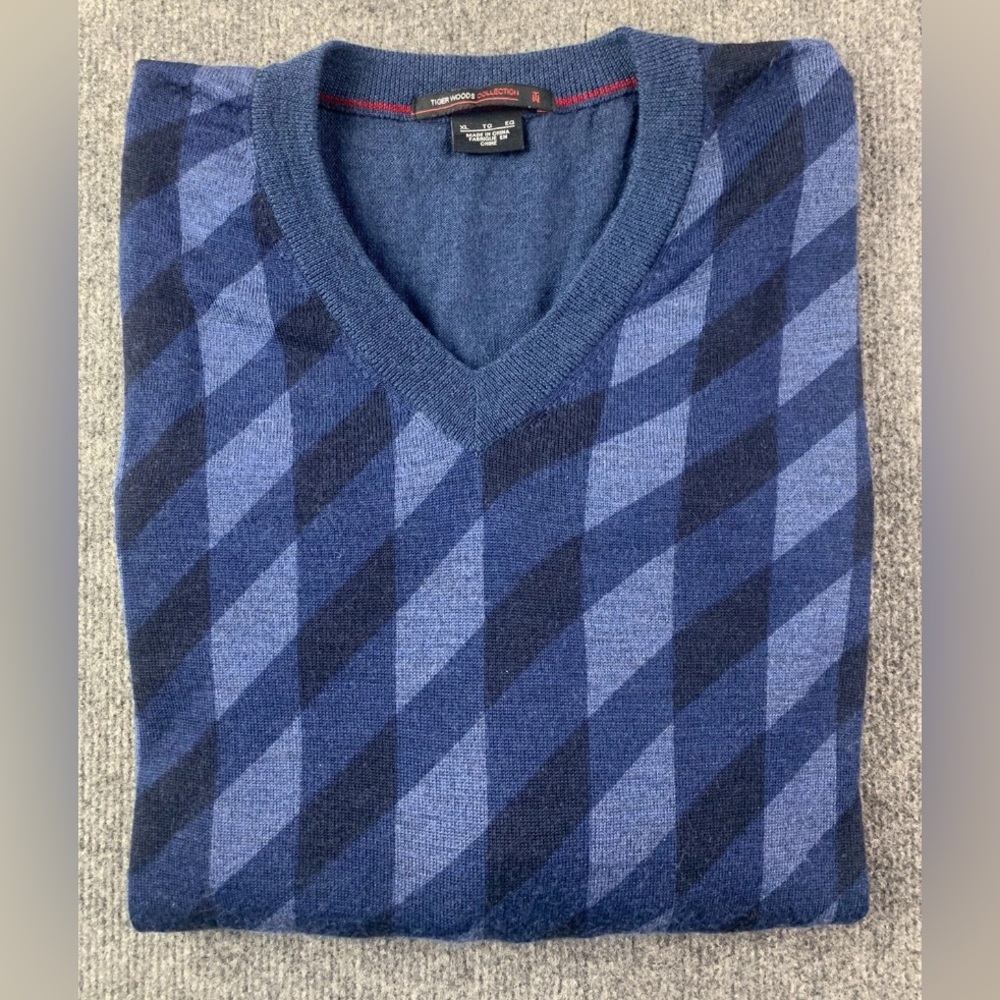 Tiger Woods Mens V Neck Long Sleeve 100% Wool Golf Sweater Size
XL Blue